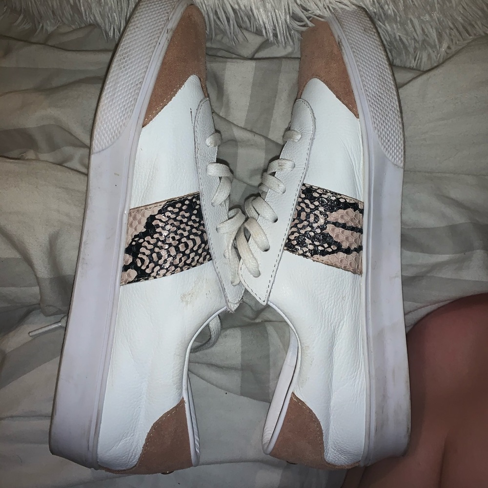 Kaanas Sneakers